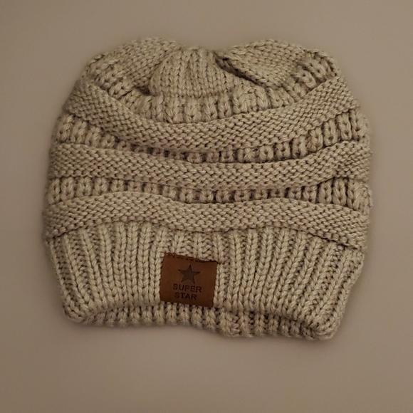 NEW Star Soft Grey Winter Beanie - Picture 3 of 5